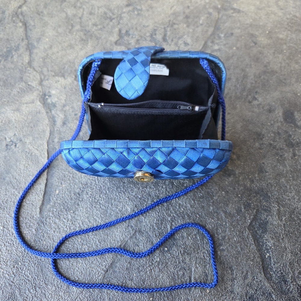 Vintage La Regale Blue Satin Woven Clutch with Strap Gold Hardware Magnetic Snap - Picture 3 of 15